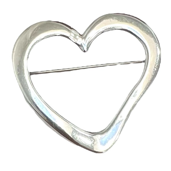 VINTAGE STERLING SILVER OPEN HEART BROOCH - Picture 2 of 15